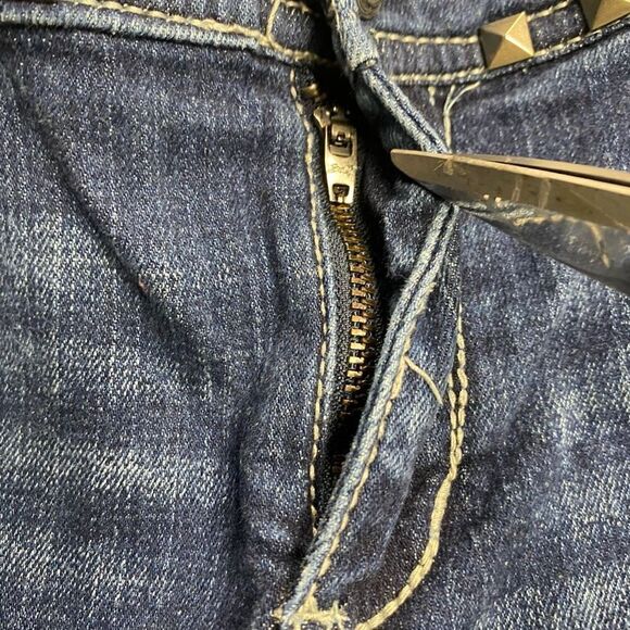 SEVEN7 Women’s Studded‎ Distressed Denim Jeans Size 31 Blue 
Inseam 30” - Picture 8 of 13